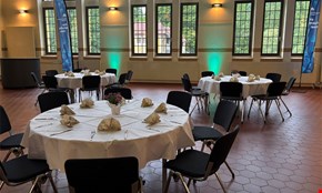 Dieselhalle schön gedeckte Tische Dieselhalle schön gedeckte Tische